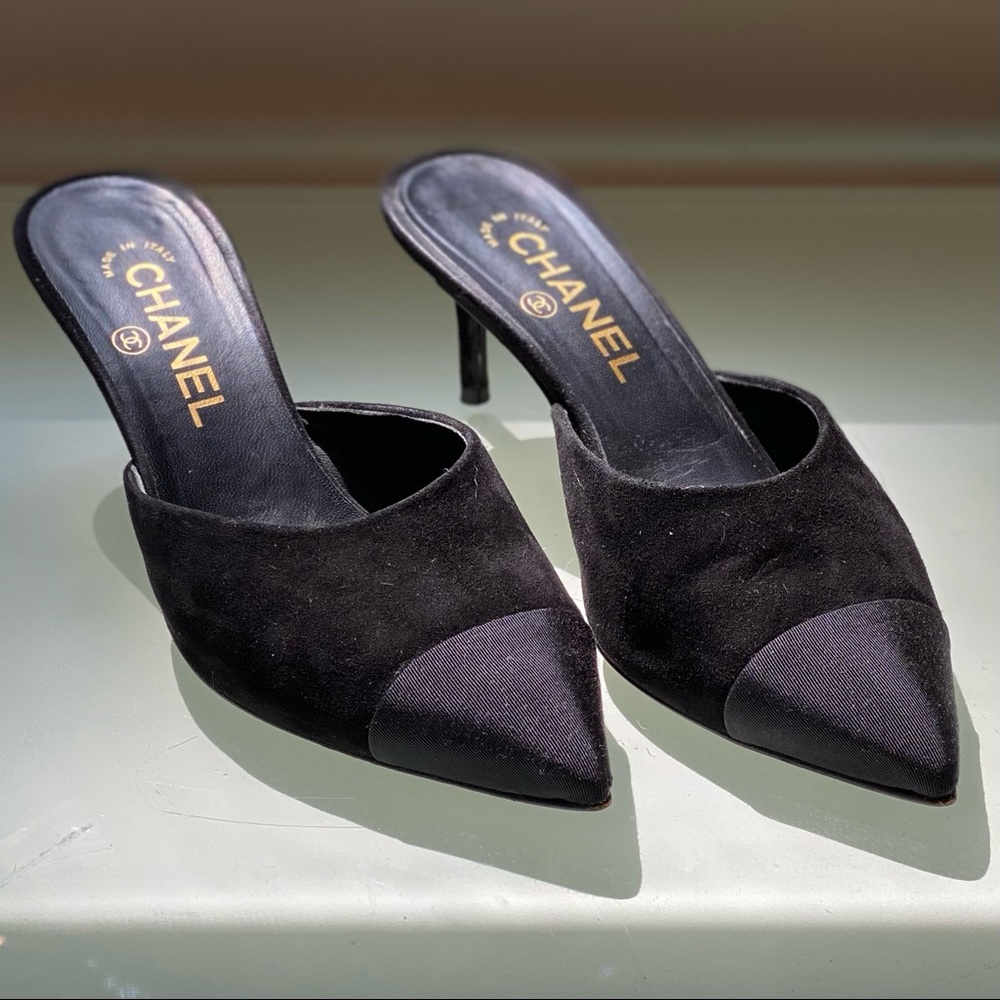 CHANEL Suede Cap Toe Interlocking CC Mules 7.5US